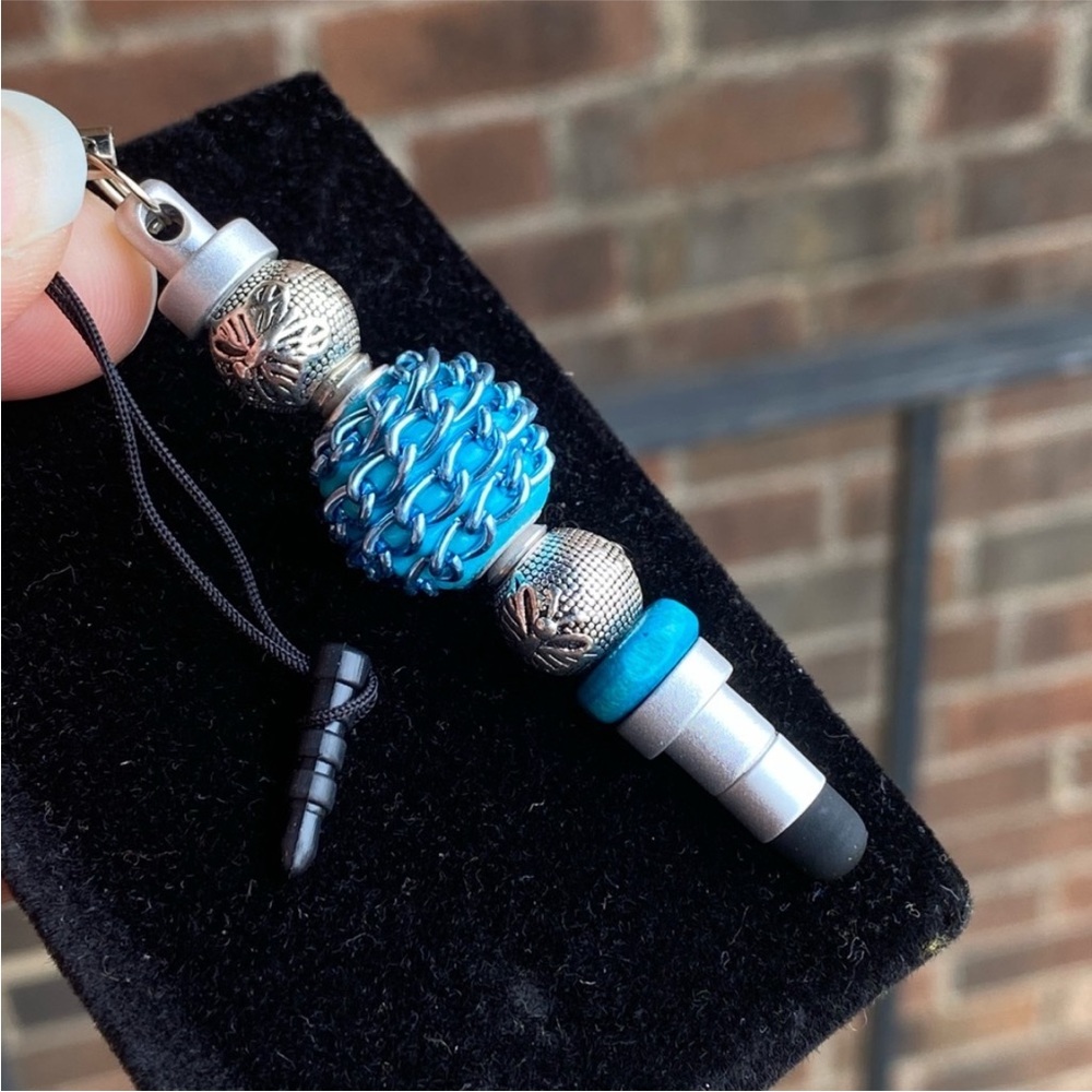Blue Chain Beaded Stylus Mini wth Silver Butterfly Beaded Accents Cell Accessory